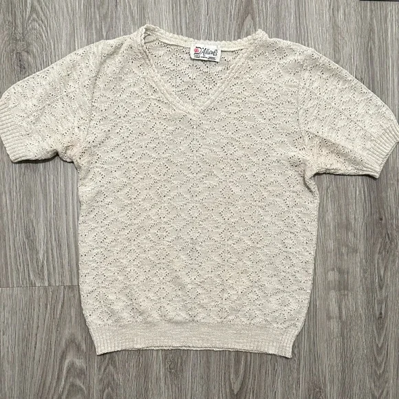 Vintage D’Allaird’s Made In Canada Cream V-Neck Short Sleeve Sweater - Picture 8 of 10